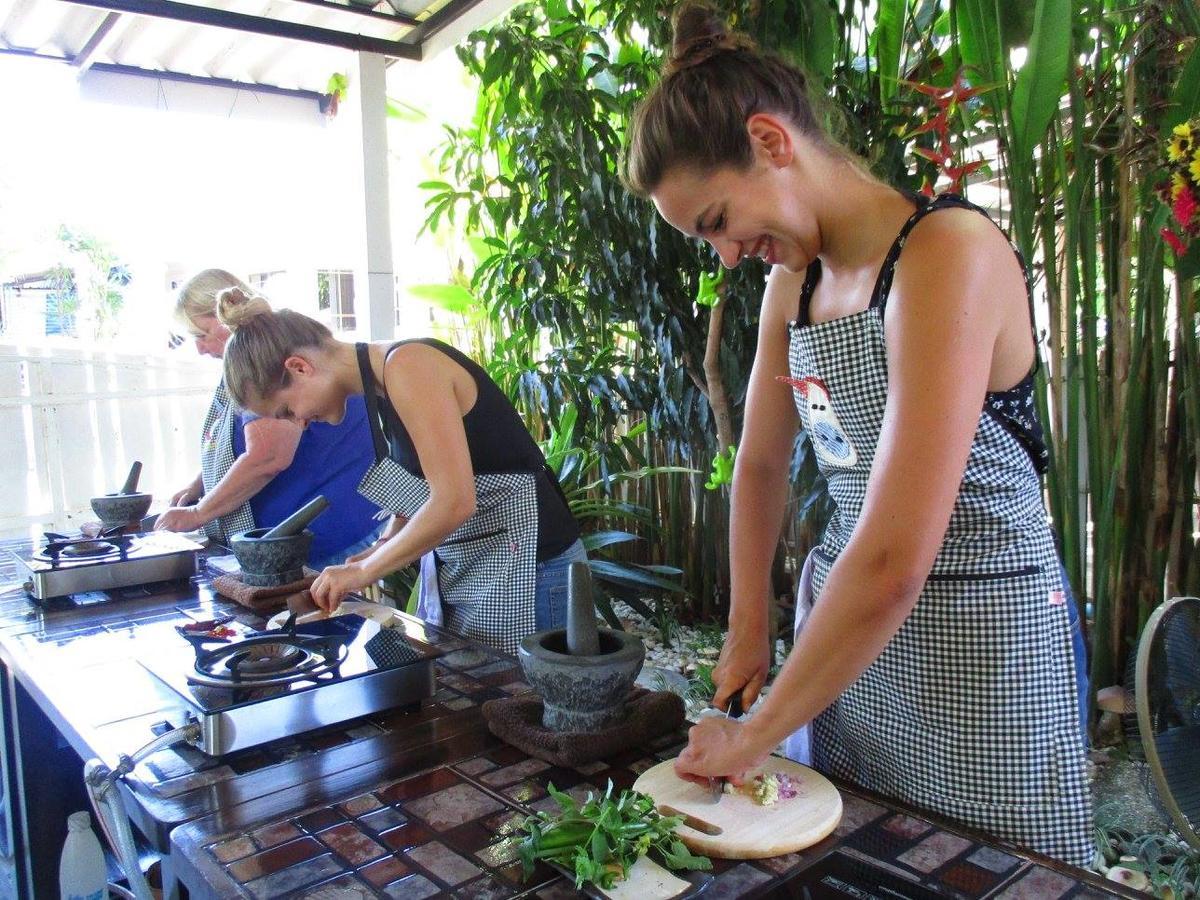 Sister House Chiangmai (Adults Only) Bed & Breakfast Chiang Mai Dış mekan fotoğraf